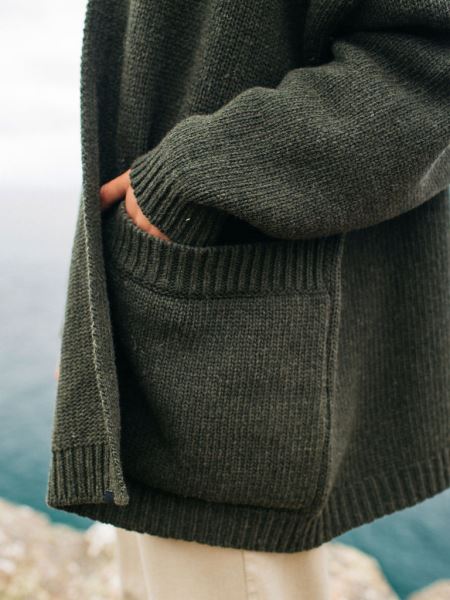 Eyre Stickad Cardigan Finisterre Mörk Oliv