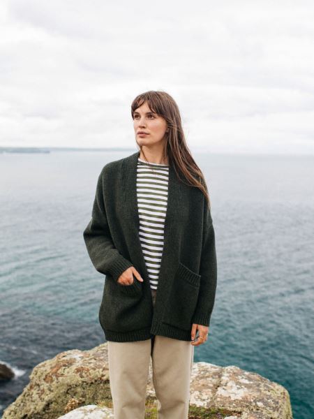 Eyre Stickad Cardigan Finisterre Mörk Oliv