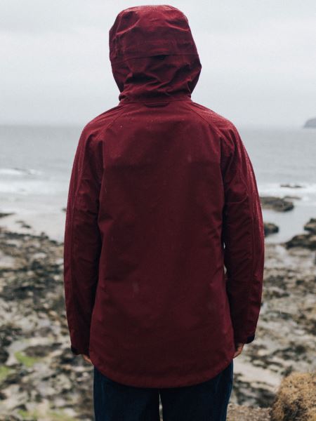 Finisterre Dam Stormbird Vattentät Jacka Mörk Vinröd