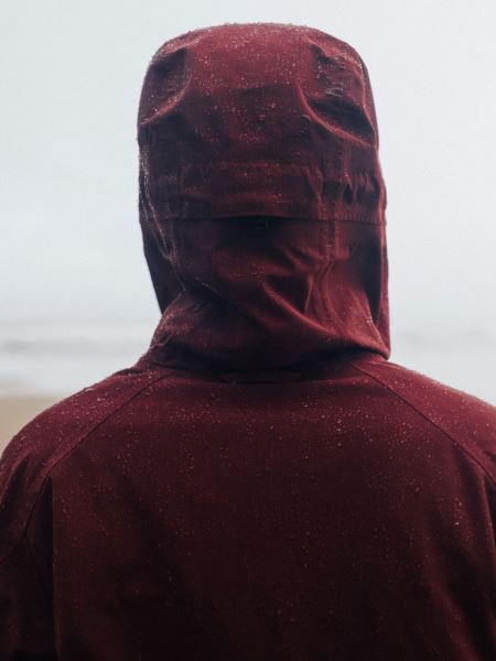 Finisterre Dam Stormbird Vattentät Jacka Mörk Vinröd