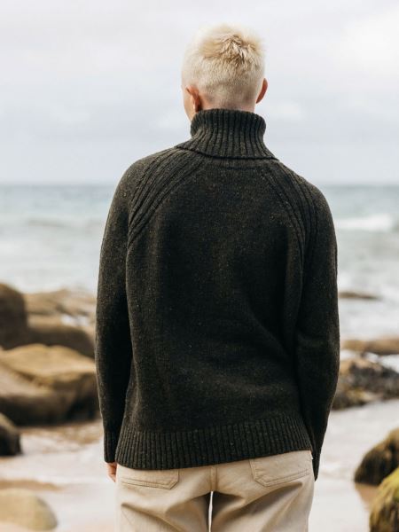 Farne Rullhalsstickad Tröja Finisterre Mörk Oliv
