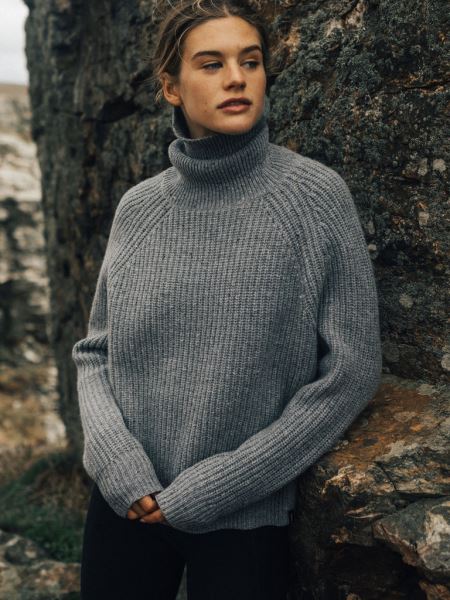 Finisterre Blek Indigo Mora Stickad Tröja Med Rullkrage