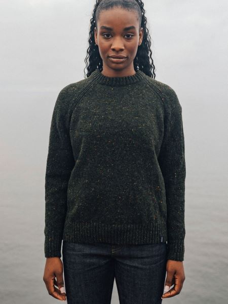 Finisterre Mörk Oliv Farne Stickad Tröja Med Rund Hals