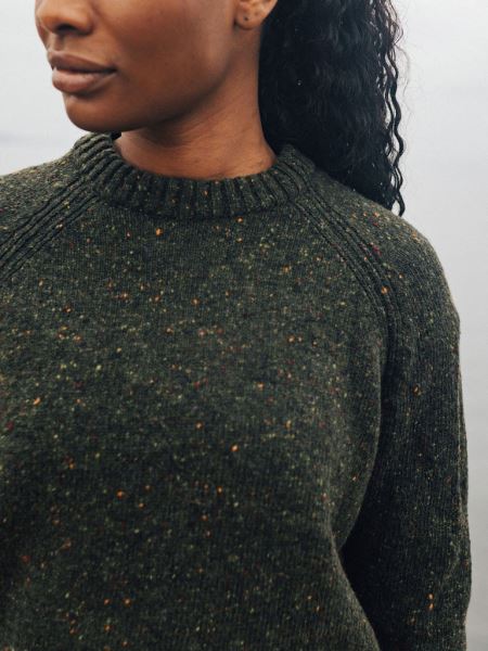 Finisterre Mörk Oliv Farne Stickad Tröja Med Rund Hals